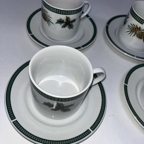 SET OF 4 Fairfield Fine China WINTERGREEN Cups and Saucers. Christmas Holiday - Picture 4 of 11